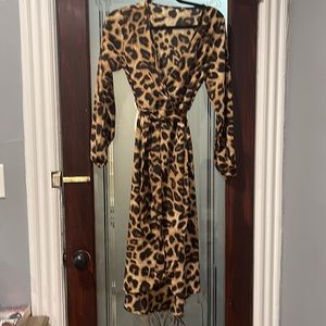 Beautiful wrap leopard print dress. Super sexy!